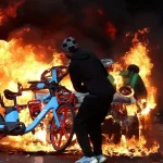 Francúzsko nasadí 70-tisíc policajtov, Macron odkladá cestu do Afriky