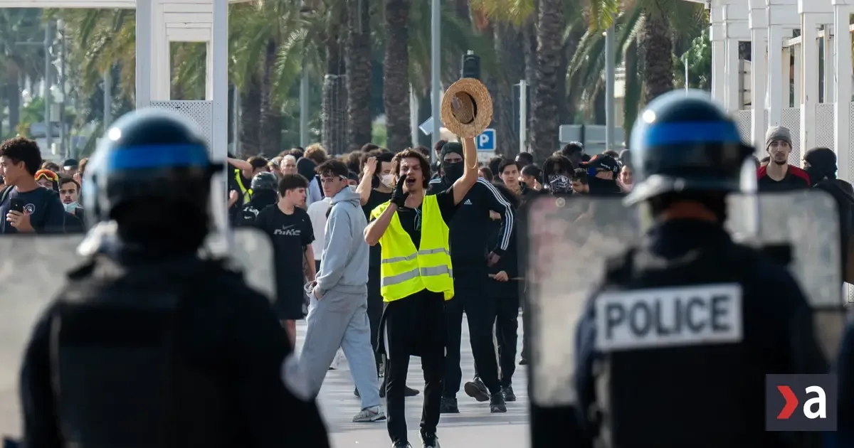 Francúzsko zažilo masové protesty, zranilo sa 150 policajtov