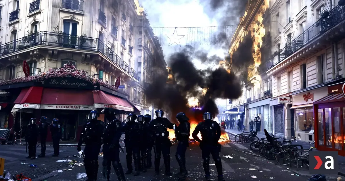 Francúzsky minister vnútra pripustil, že polícia počas protestov stratila kontrolu