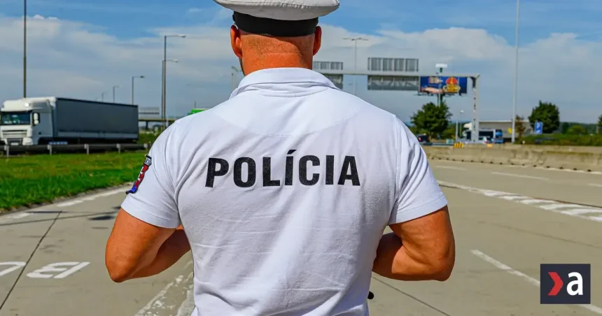Hrozby smrťou a atrapa granátu: Tínedžer ide do prísnej väzby