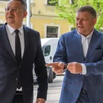 Končí sa rozprávka o Ficovom sociálnom štáte? Za úroky ročne zaplatíme ako za 20 nemocníc.