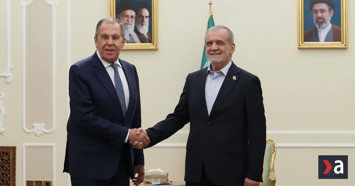 Lavrov pricestoval do Iránu, Rusko a Irán deklarujú prehĺbenie vzájomných vzťahov