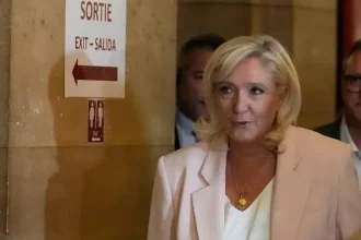 Le Penová chce škrtať 140 miliárd eur. Francúzsko smeruje k neschopnosti platiť