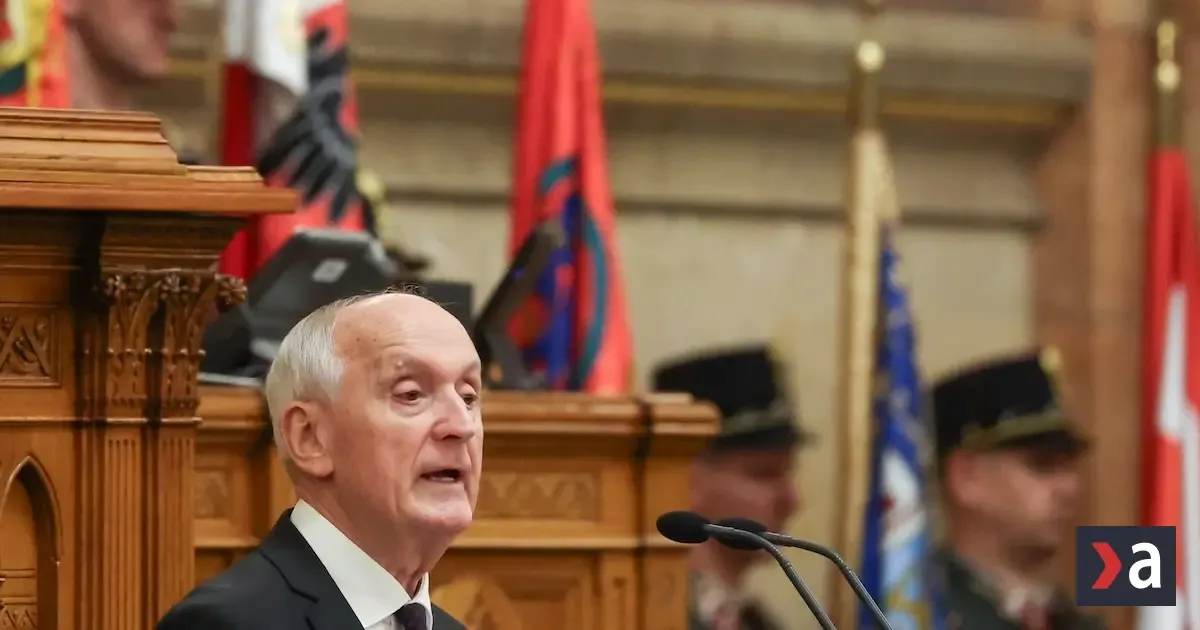 Maďarský prezident vyhlásil „nekrvavú revolúciu“ a obnovu ústavnej demokracie