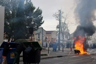 Masové protesty vo Francúzsku. Do ulíc vyšli desaťtisíce ľudí