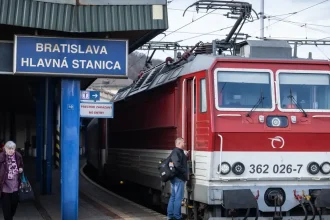 Mimoriadna udalosť na bratislavskej hlavnej stanici: vlaky meškajú, časť spojov odriekli