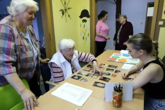 Na dôchodku, no stále v práci. Týka sa to každého štvrtého nového dôchodcu