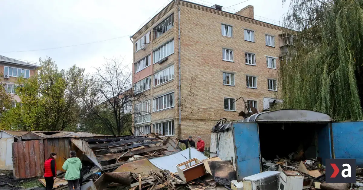 Najmenej šesť zranených po ruskom balistickom útoku na Kyjev