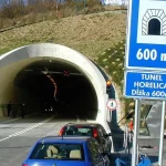 Nehoda uzavrela cestu I/11 pred tunelom Horelica v Čadci