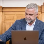 Očistec: Na súde vypovedá expolicajt Ján Kaľavský, priviedla ho eskorta