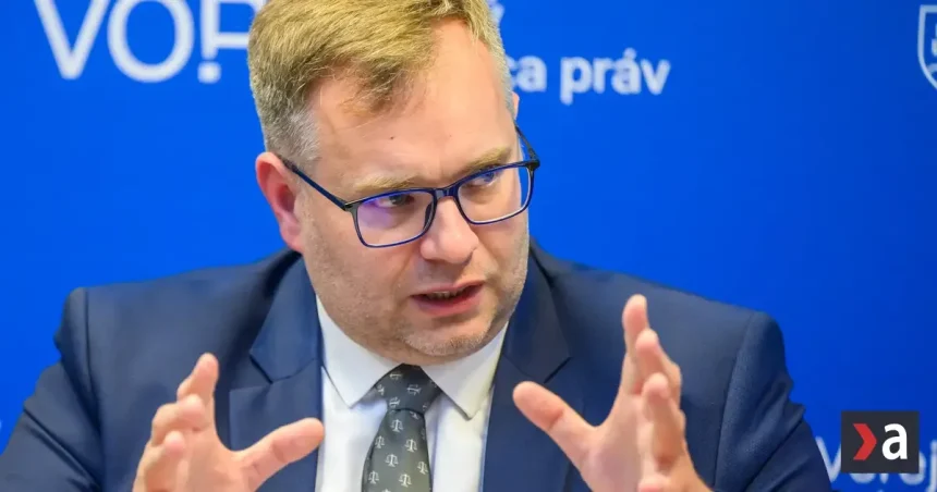 Ombudsman chce zmenu pravidiel: podmieniť minimum prácou je neústavné