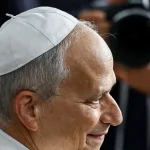 Pápež Lev XIV. je po operácii pľúc štyri dni mimo nemocnice