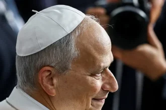 Pápež Lev XIV. je po operácii pľúc štyri dni mimo nemocnice