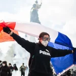 Paríž sprísňuje zákaz nočného vychádzania a zakazuje protesty