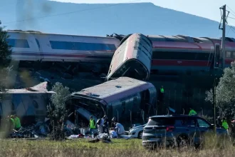 Po tragickej zrážke vlakov v Španielsku vypukli pouličné protesty