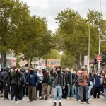 Polícia v Lyone nasadila slzotvorný plyn proti demonštrantom aj napriek zákazu protestov