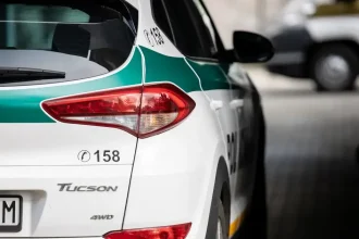 Polícia vyšetruje zrazenie troch chodcov vozidlom na Záhorí