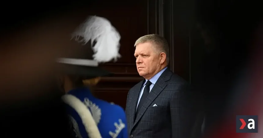 Polovičné cestovné vo vlakoch bude aj v novembri, oznámil premiér Fico