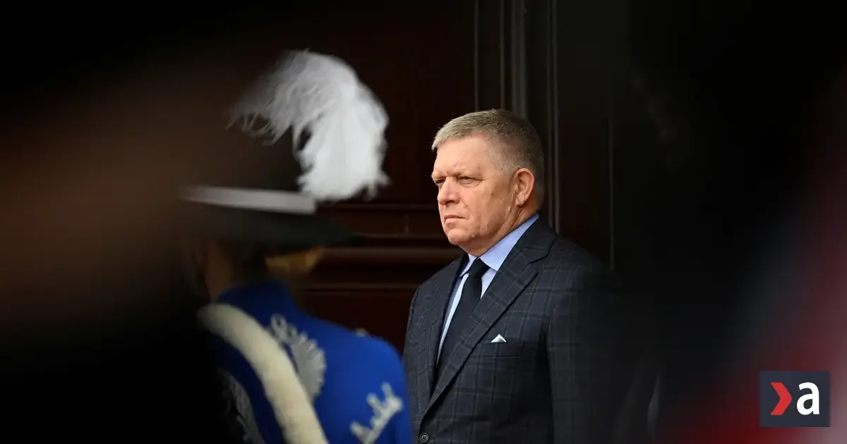 Polovičné cestovné vo vlakoch bude aj v novembri, oznámil premiér Fico