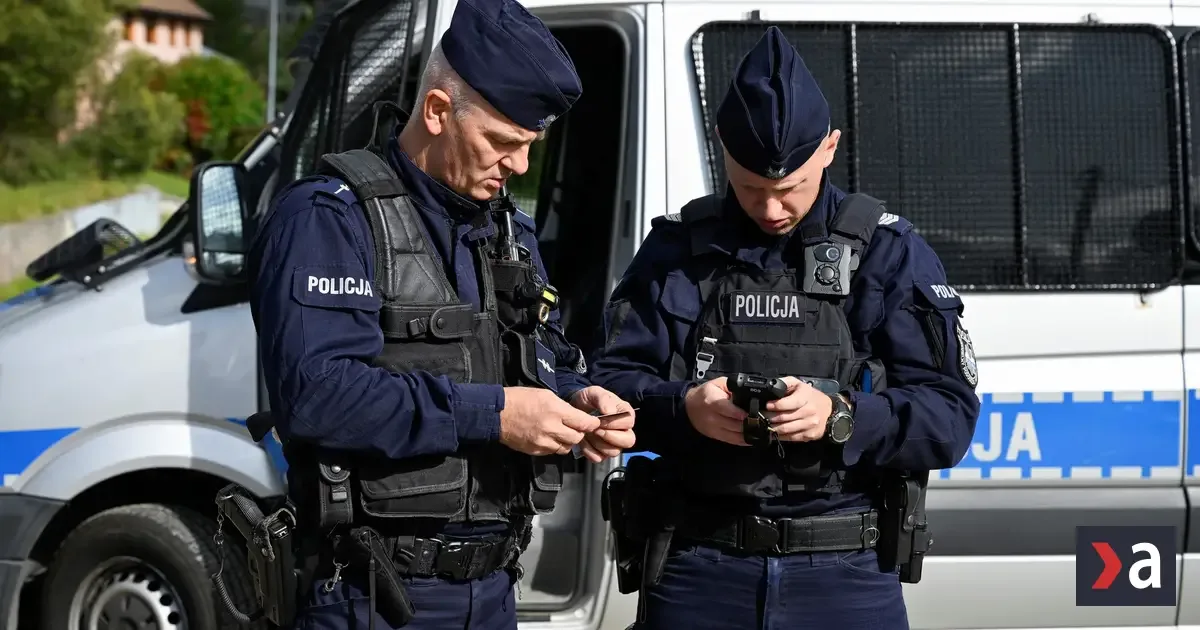 Poľská polícia prekazila plánovaný útok 17-ročného mladíka na školu