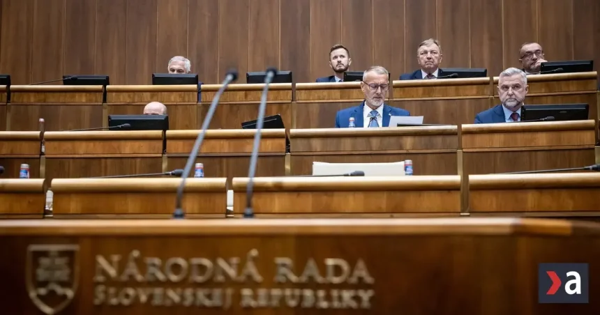 Poslanci dostávajú na asistentov a kancelárie viac ako 4-tisíc eur mesačne