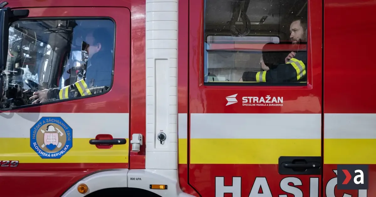 Požiar bytu na prešovskom sídlisku Sekčov: zasahujú hasiči