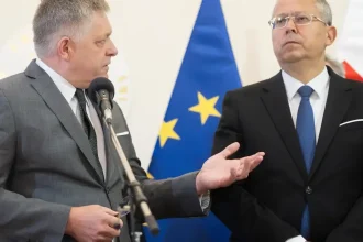 Prečo má Slovensko problém s dlhovou brzdou? Dva grafy ukazujú, kde je príčina