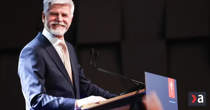 Prezident prerušil dovolenku a vracia sa do vlasti
