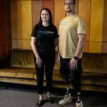 Prežil mikrosmrť aj stratu nôh, teraz bojuje za pravdu o vojne, tvrdí veterán Oleksandr