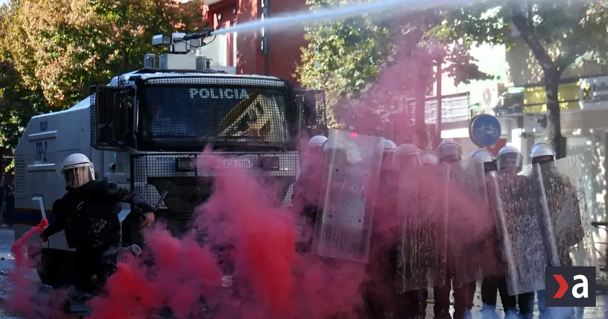 Protesty v Albánsku eskalovali. Študenti napadli budovu ministerstva školstva