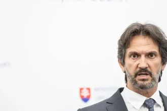 PS: Za Roberta Kaliňáka ide miliarda eur na projekty nesúvisiace s obranou