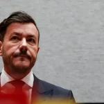 Rakúsky súd povolil Benkovi domáce väzenie, bude nosiť monitorovací náramok