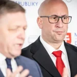 Ráž pred voľbami čelí mimoriadnej blamáži