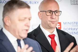 Ráž pred voľbami čelí mimoriadnej blamáži
