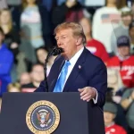 Republikáni a demokrati sa spoločne ohradili voči Trumpovmu oslobodeniu Ruska od sankcií