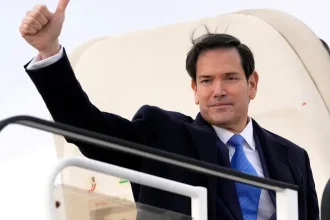 Rubio začína európsku cestu, prvou zastávkou je Island