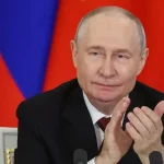 Ruské úrady prehľadali dom provojnového blogera Aľochina, zhabali mu telefón aj notebook