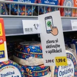 Seniori môžu v obchodoch platiť viac než mladí, zľavy často len v mobile