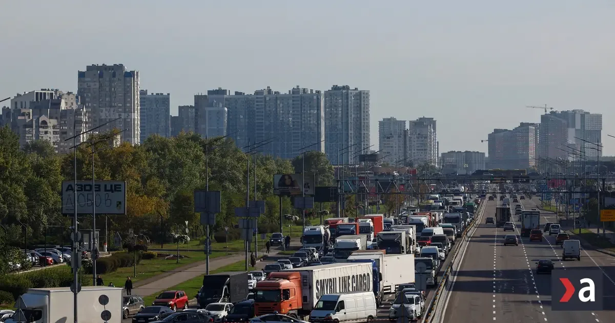 Severný a Južný most v Kyjeve poškodili masívne útoky dronov na infraštruktúru
