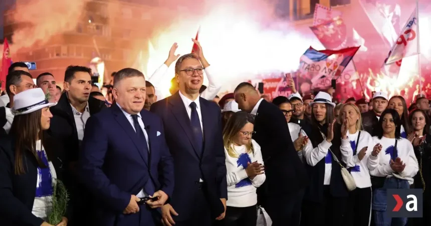 Srbský prezident našiel záľubu v Robertovi Ficovi. Študenti búria proti smerovaniu krajiny