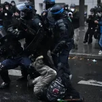 Státisíce ľudí protestovali vo Francúzsku, došlo aj k stretom s políciou