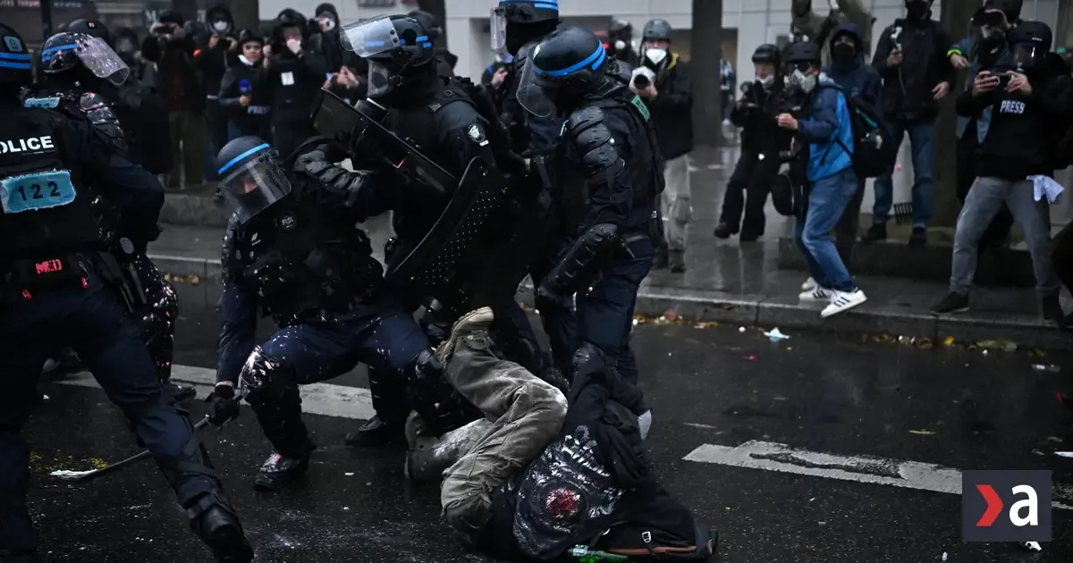 Státisíce ľudí protestovali vo Francúzsku, došlo aj k stretom s políciou