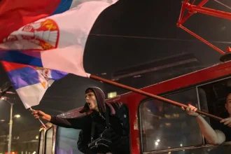 Študenti prevalcovali Vučiča, v 22 mestách zdolali SNS