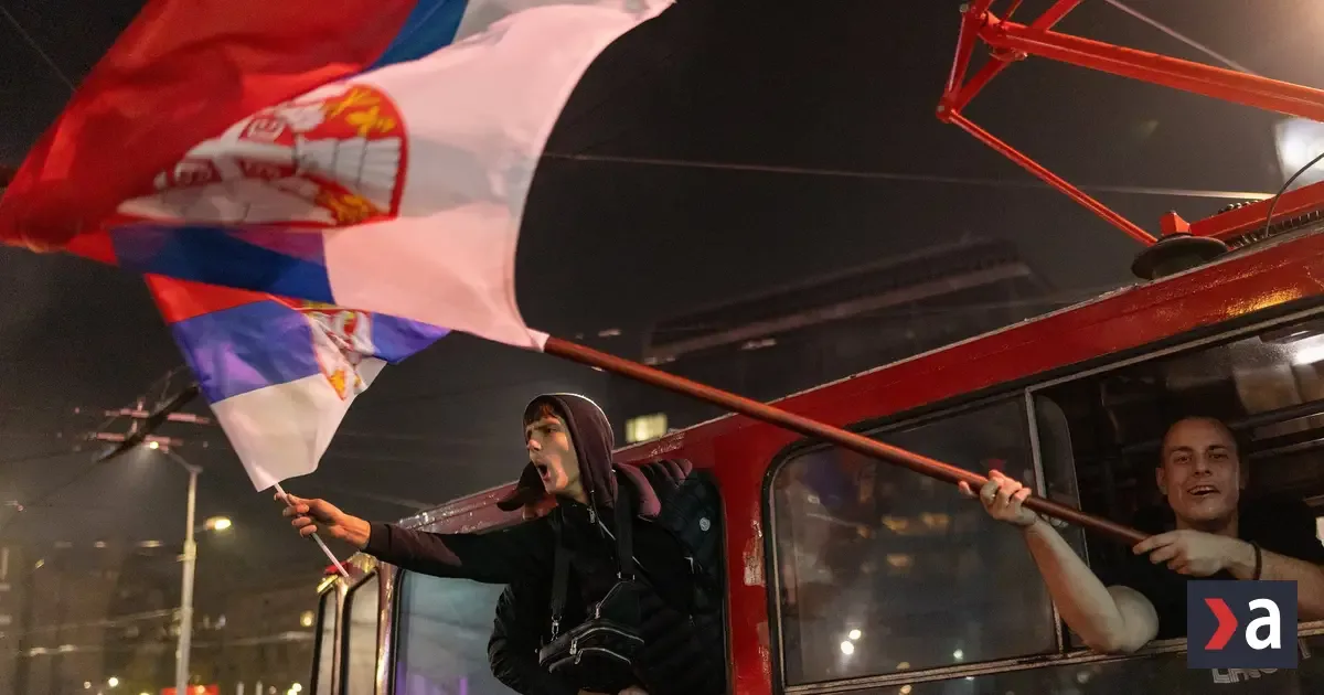Študenti prevalcovali Vučiča, v 22 mestách zdolali SNS