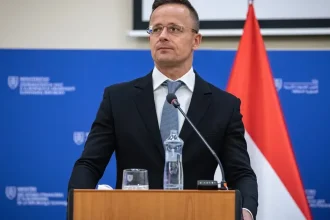 Szijjártó pomohol BYD do Maďarska, prijal tam funkciu. Čelí výsluchu