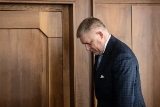 Takto slabého a závislého Roberta Fica si nepamätáme