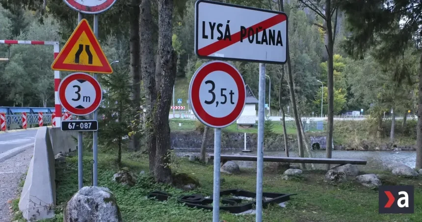 Tatranský unikátny dizajn ticho chátra. Nové vlajky namiesto záchrany kovaných kamzíkov?