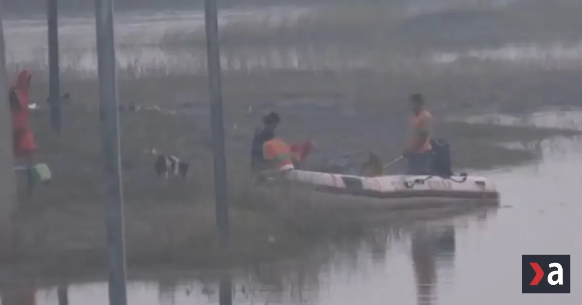V Indii sa prevrátila loď s deťmi, ktoré sa plavili na festival, zahynulo ich najmenej 13
