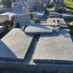 Vandali spustošili cintorín vo Vrútkach, poškodili 40 hrobov