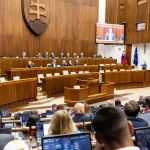 Vláda zmenila pravidlá provizória: politológ vidí snahu obísť poslancov